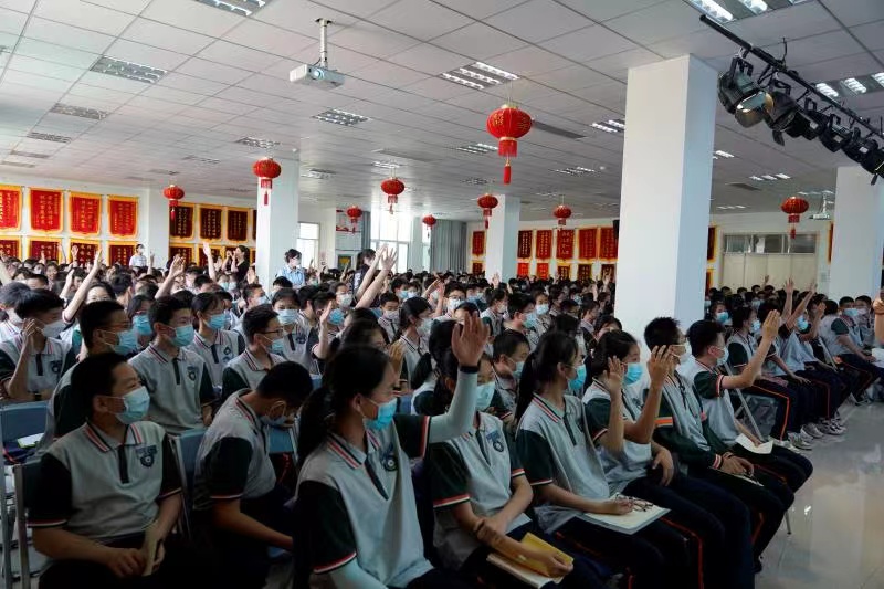 這天，家長們都來這里學(xué)習(xí)解決育兒問題的方法！