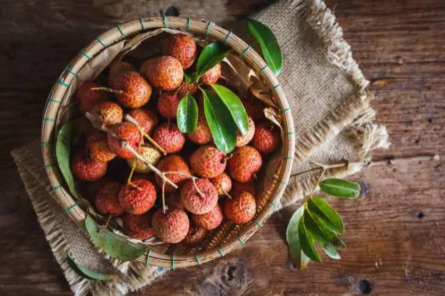 夏天到了，孕婦吃荔枝真的會(huì)流產(chǎn)嗎？