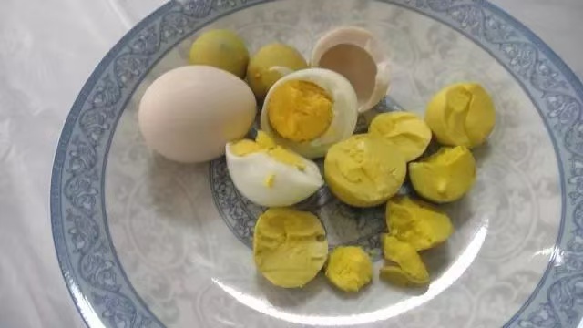 蛋黃油是個(gè)寶，掌握制作方法不可少！