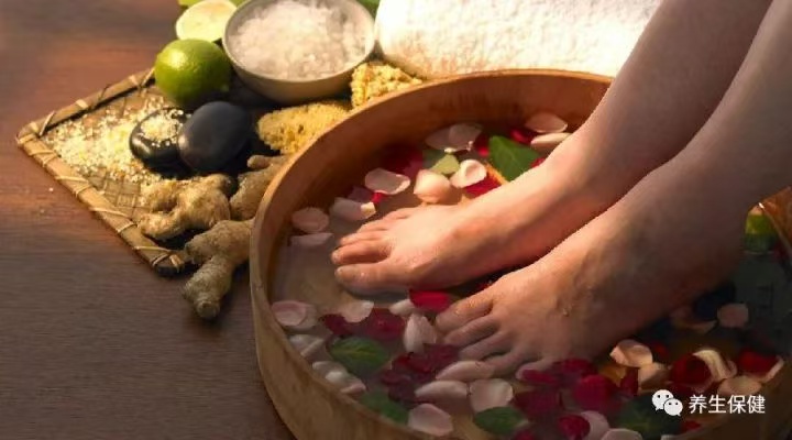 泡腳的時候加點它，三天逼出體內(nèi)濕氣!