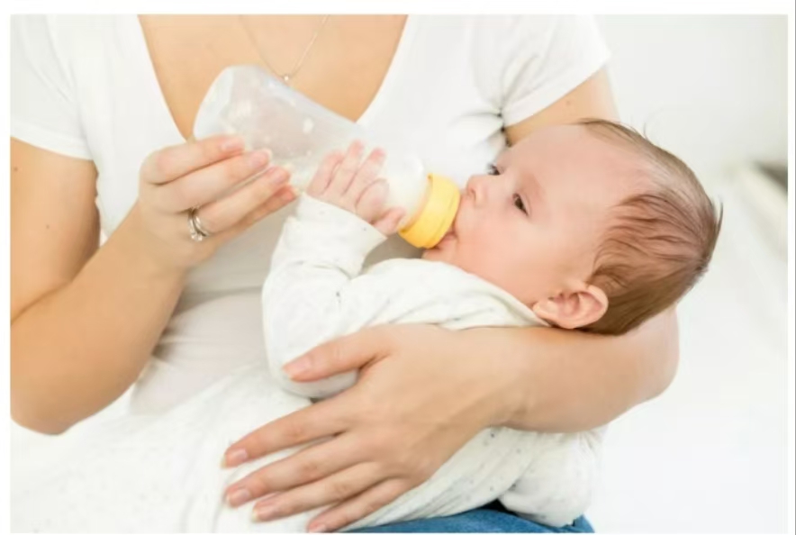 各年齡階段的寶寶怎樣喂奶才不會過量？