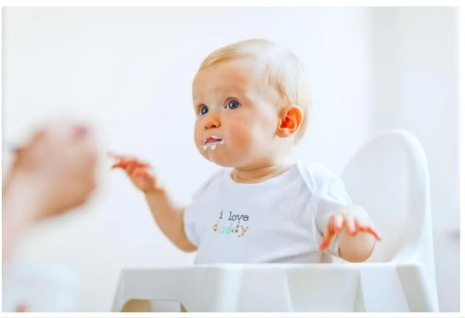 別再過度喂養(yǎng)，寶寶可能承受不了