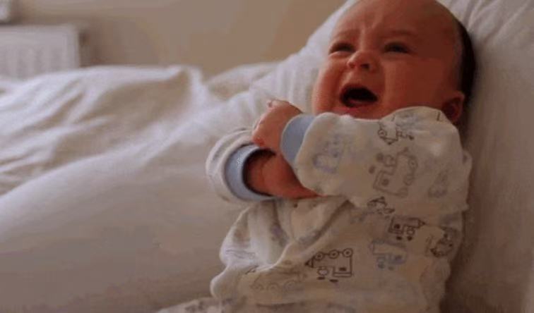 月嫂暖心提醒：這4個常見動作，可能悄悄傷害寶寶的聽力，第一個不少新手爸媽還在做！