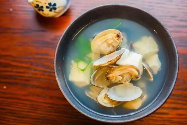 產(chǎn)后奶水不足是許多新媽媽面臨的困擾？9道催乳月子餐請收好